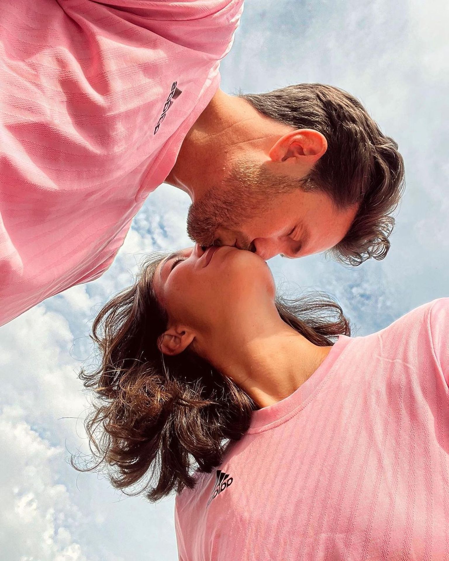 Arthur Borges ja Garbine Muguruza suudlemas.