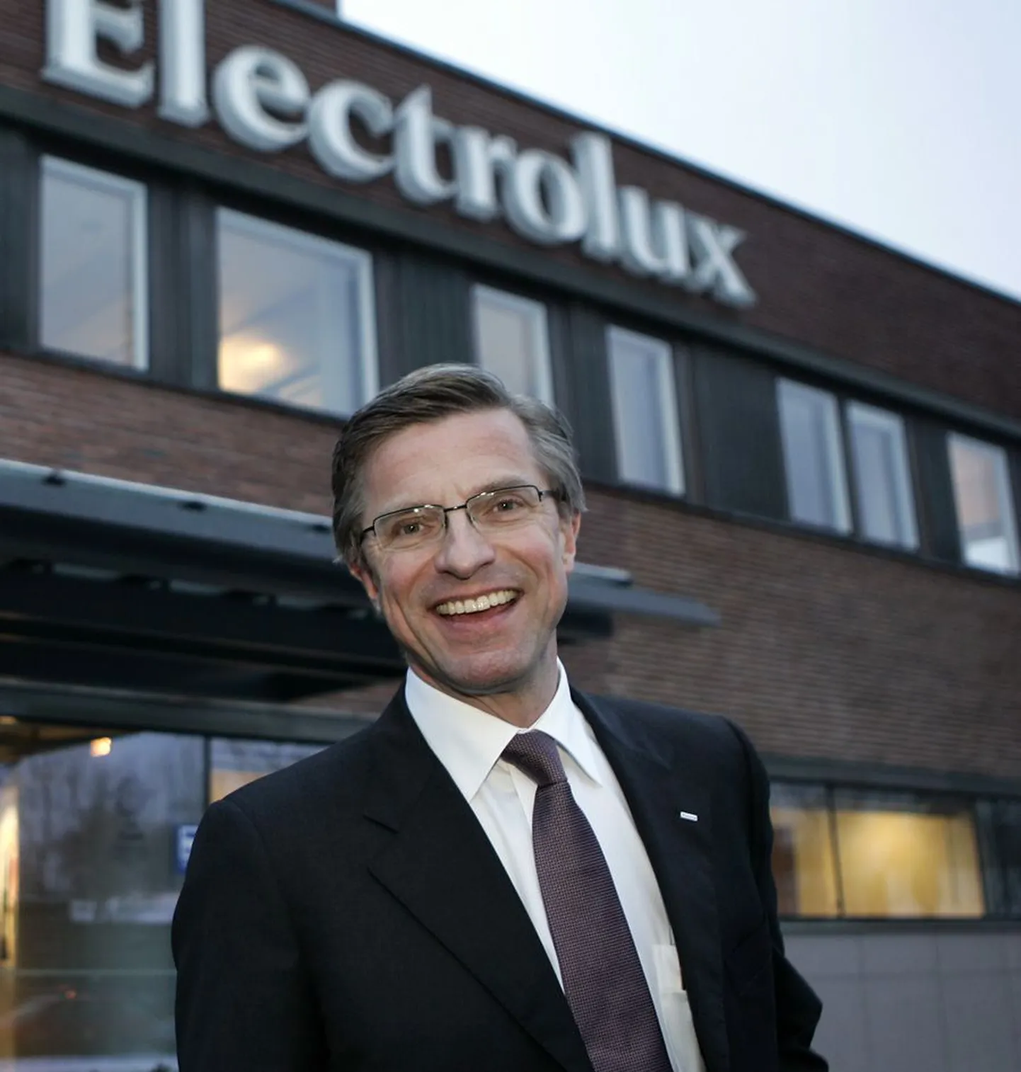 Maailma üks suuremaid majapidamisseadmete tootjaid Electrolux kaotas kahe aasta jooksul 3000 töökohta. Ettevõtte juht Hans Stråberg (pildil) kinnitab, et nüüd lähevad asjad jälle ülesmäge.