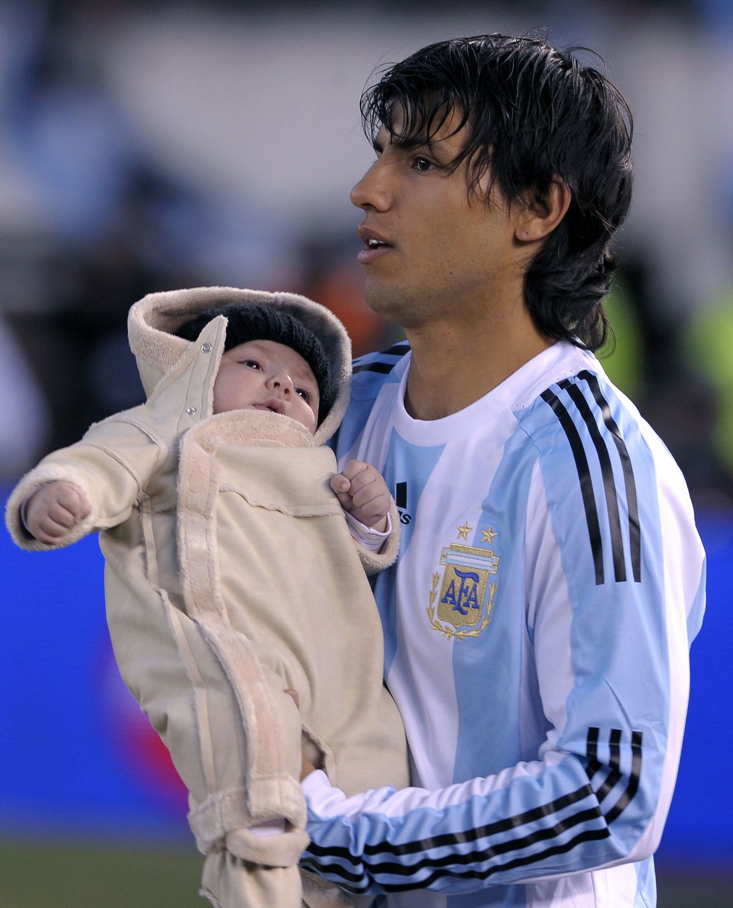 Sergio Agüero koos Maradona lapselapsega