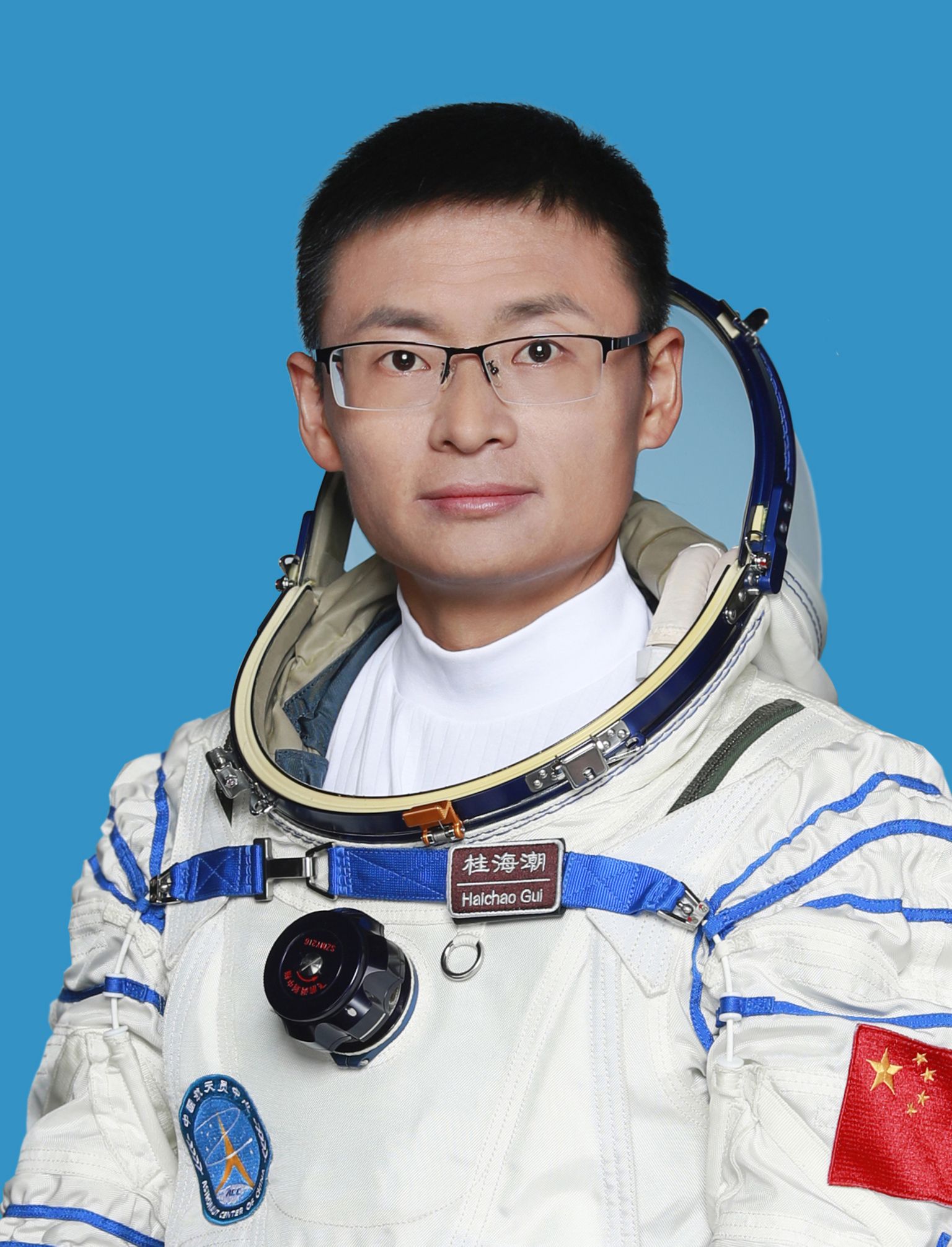 Taikonaudiskafandris professor Gui Haichao, kellest saab Hiina esimene tsiviilisik kosmoses.