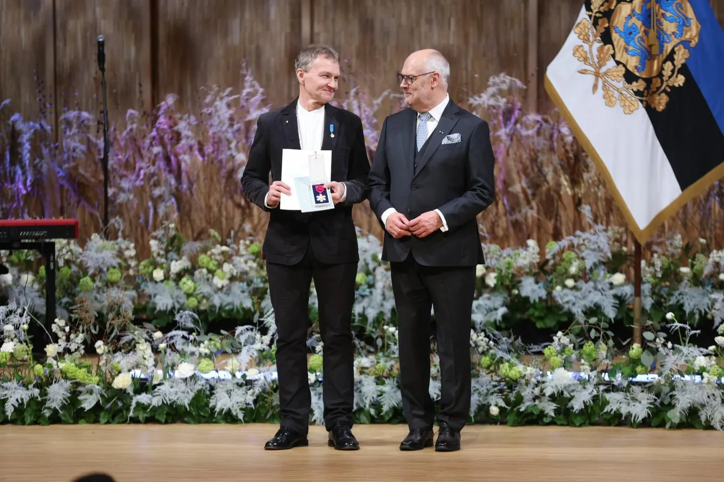 Viljandi muuseumi direktor Jaak Pihlak ja president Alar Karis