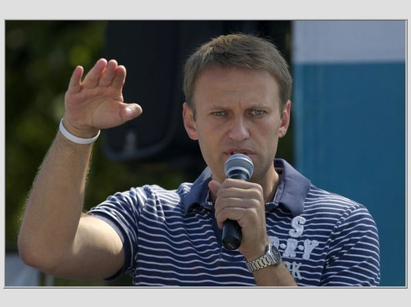 Navalnõi Moskva kesklinnas pooldajaile kõnet pidamas.