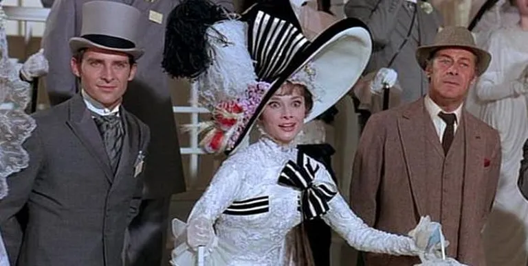Kaader filmist «Minu veetlev leedi». Keskel Audrey Hepburn Eliza Doolittle'ina