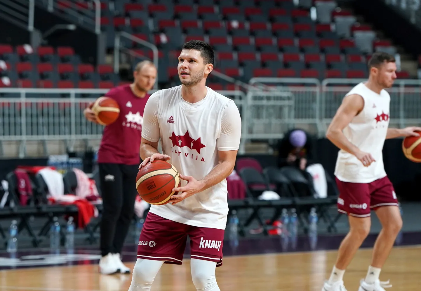 Latvijas vīriešu basketbola izlases spēlētājs Rihards Lomažs