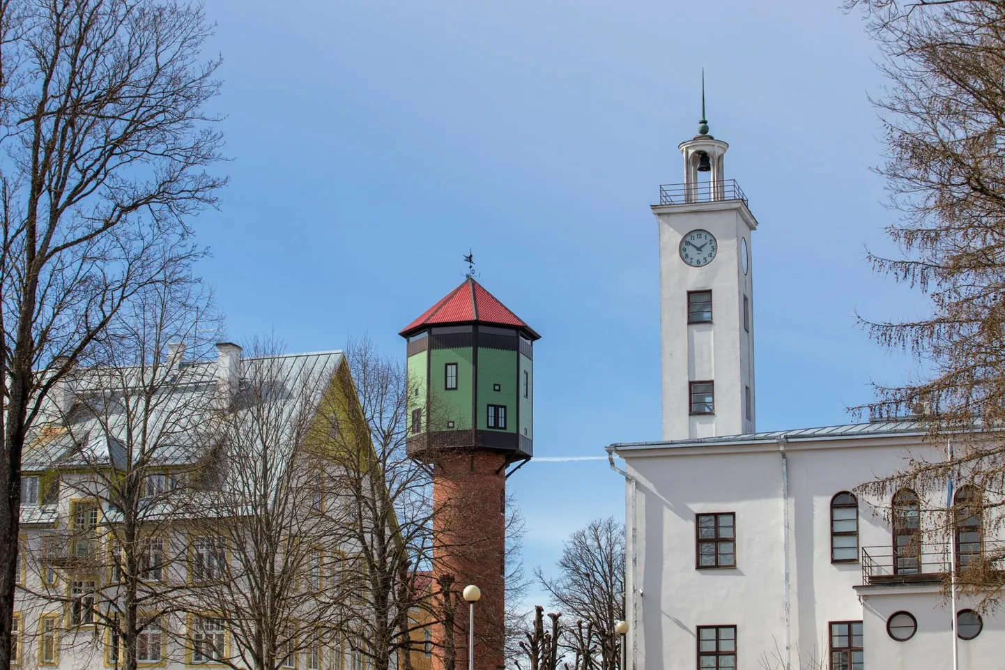 Viljandi raekoda ja vana veetorn. Pilt on illustratiivne.