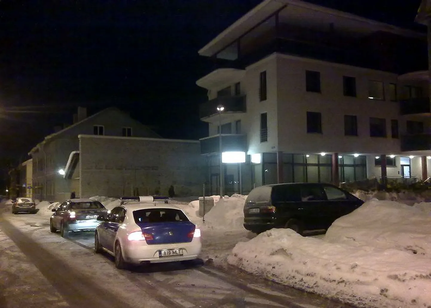 Sündmuskohale saabunud politseipatrull.