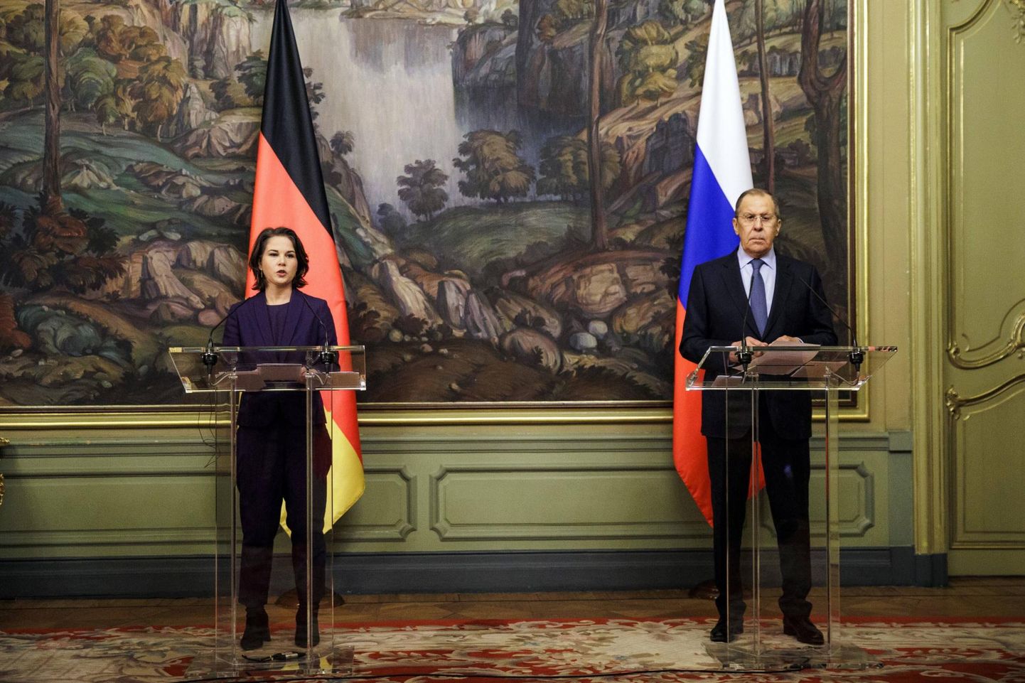 Saksamaa välisminister Annalena Baerbock ja tema Venemaa kolleeg Sergei Lavrov eile Moskvas peetud ühisel pressikonverentsil.