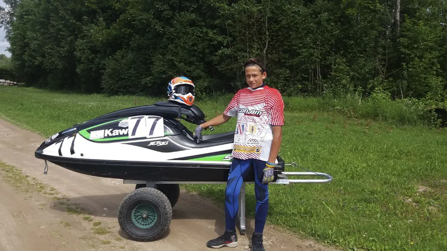 Mattias Siimann teenis Soomes peetud Põhjamaade jetispordi meistrivõistlustel klassi Runabout Spark Junior võidu.
