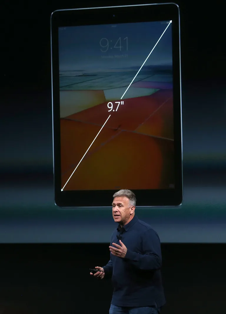 Apple'i üleilmne marketingijuht Phil Schiller ja uus iPad Pro