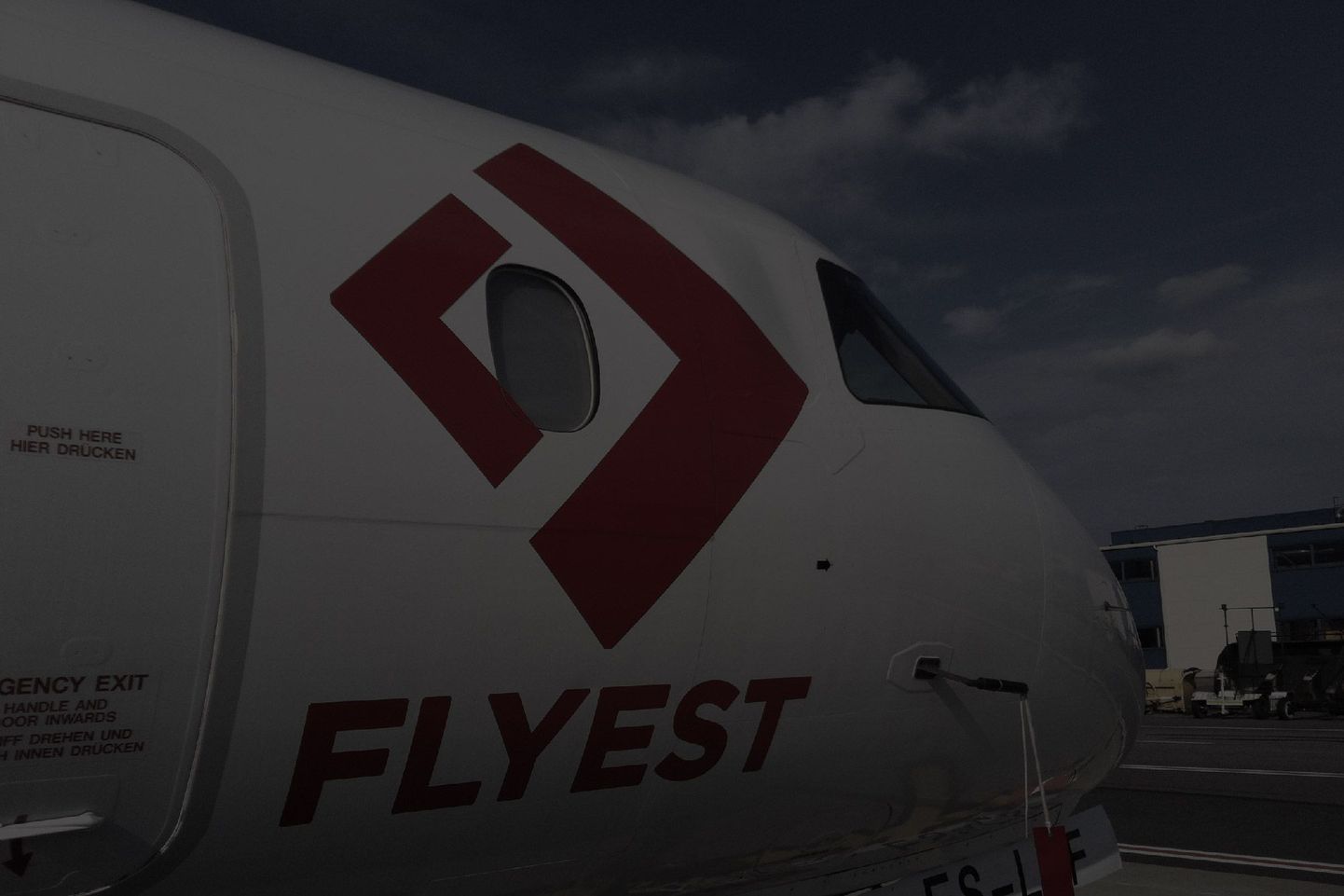 Oma seni ainsa reisilennukiga opereerib Airest AS Flyest kaubamärgi all.