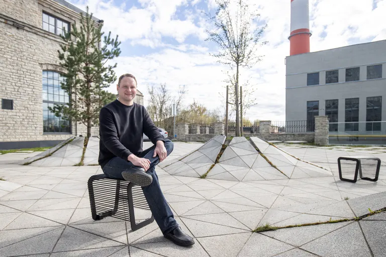 Jasper Adamsoni karjäärivalik seab kahtluse alla levinud arvamuse, et maailma tippülikoolide vilistlased liiguvad paratamatult välismaale karjääri tegema. Mõni talent tuleb koju tagasi.