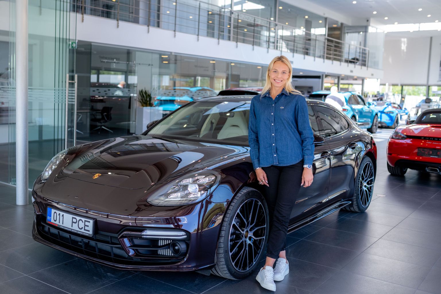 Anett Kontaveidist sai Eestis Porsche esindusnägu.