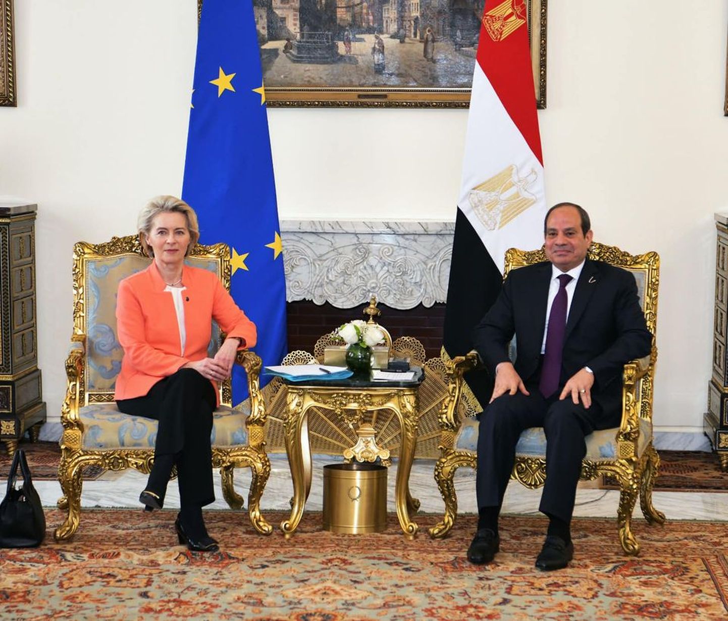 Egiptuse riigipea Abdel Fattah El-Sisi võttis pühapäeval pealinnas Kairos vastu Euroopa Komisjoni presidendi Ursula von der Leyeni, kellega koos allkirjastatakse suuremahuline koostöö- ja laenulepe.
