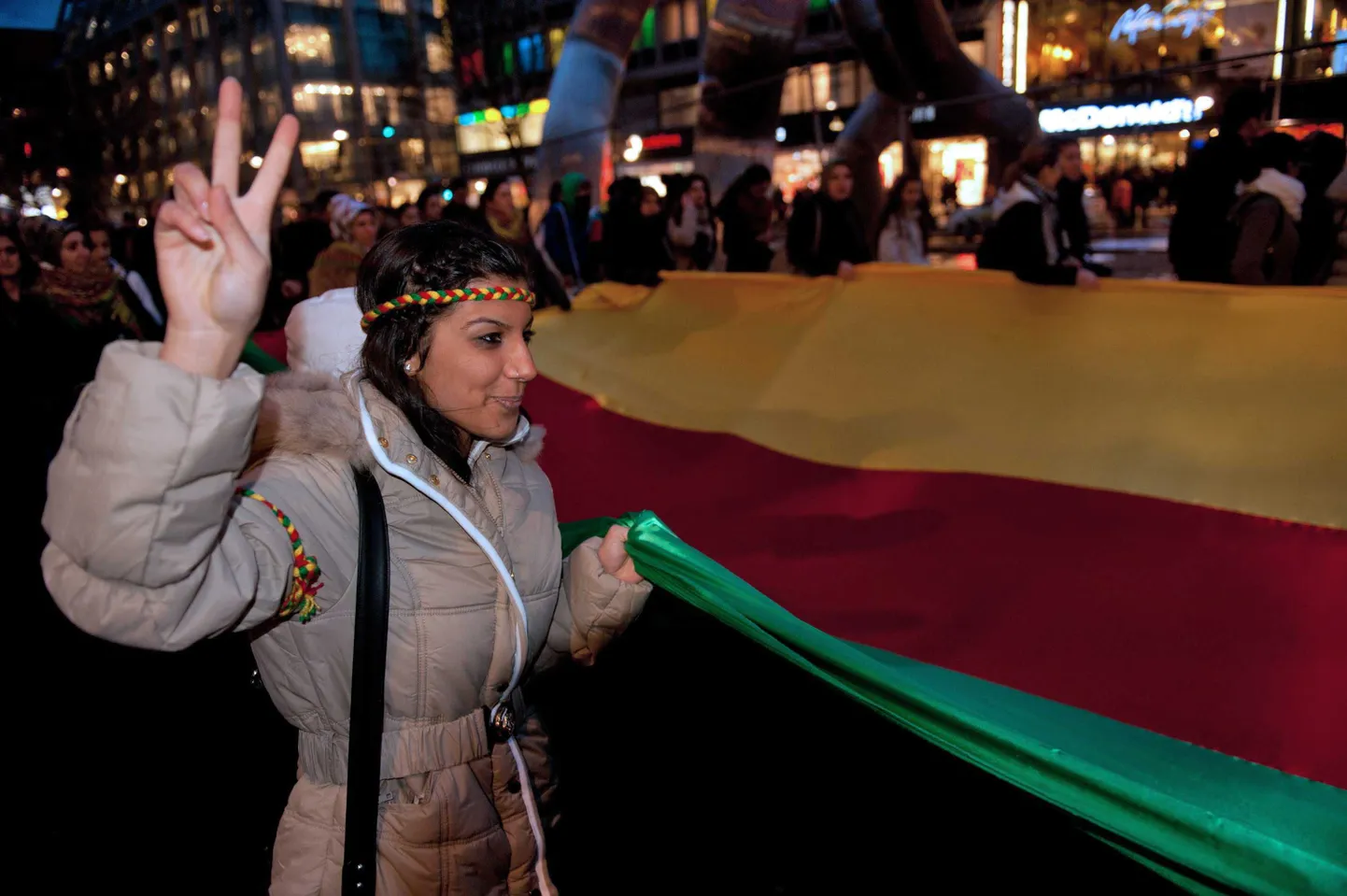 Kurdid Berliinis meelt avaldamas.
