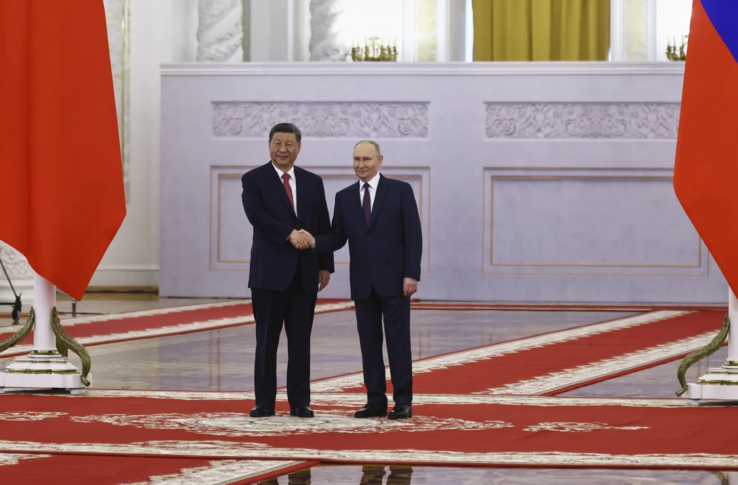 Venemaa režiimi juht Vladimir Putin ja tema Hiina kolleeg Xi Jinping Kremlis neljapäeval, 8. mail. Xi väisab mitmepäevase ametliku visiidi raames Venemaad ning võtab osa ka 9. mai võidupüha suurejoonelisest paraadist Punasel väljakul.
