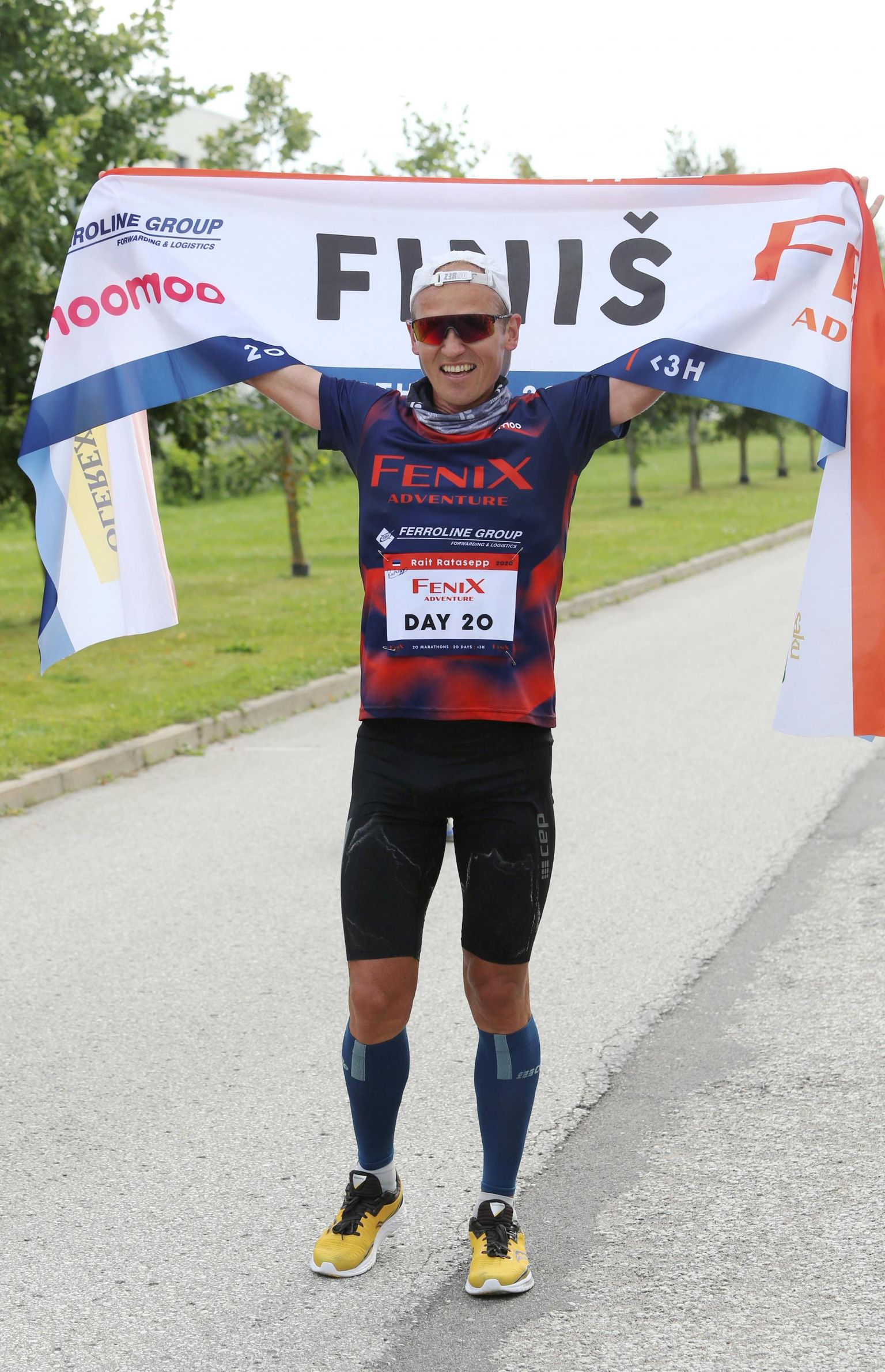 Ultrasportlane Rait Ratasepp jõudis laupäeval lõpule katsumuse, mille käigus jooksis 20 järjestikusel päeval 20 maratoni. Pildil finiš Tartus Raadil.