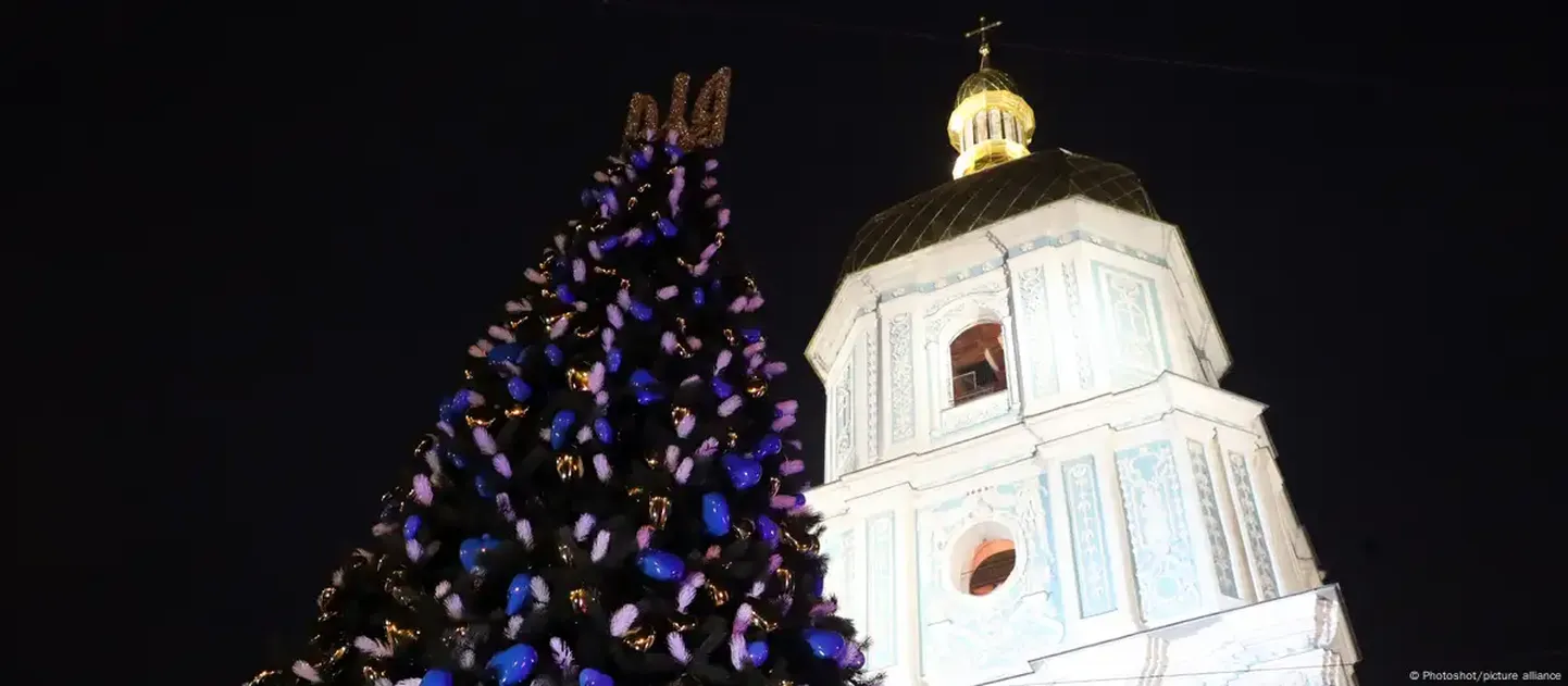 Новогодняя елка возле собора святой Софии в Киеве