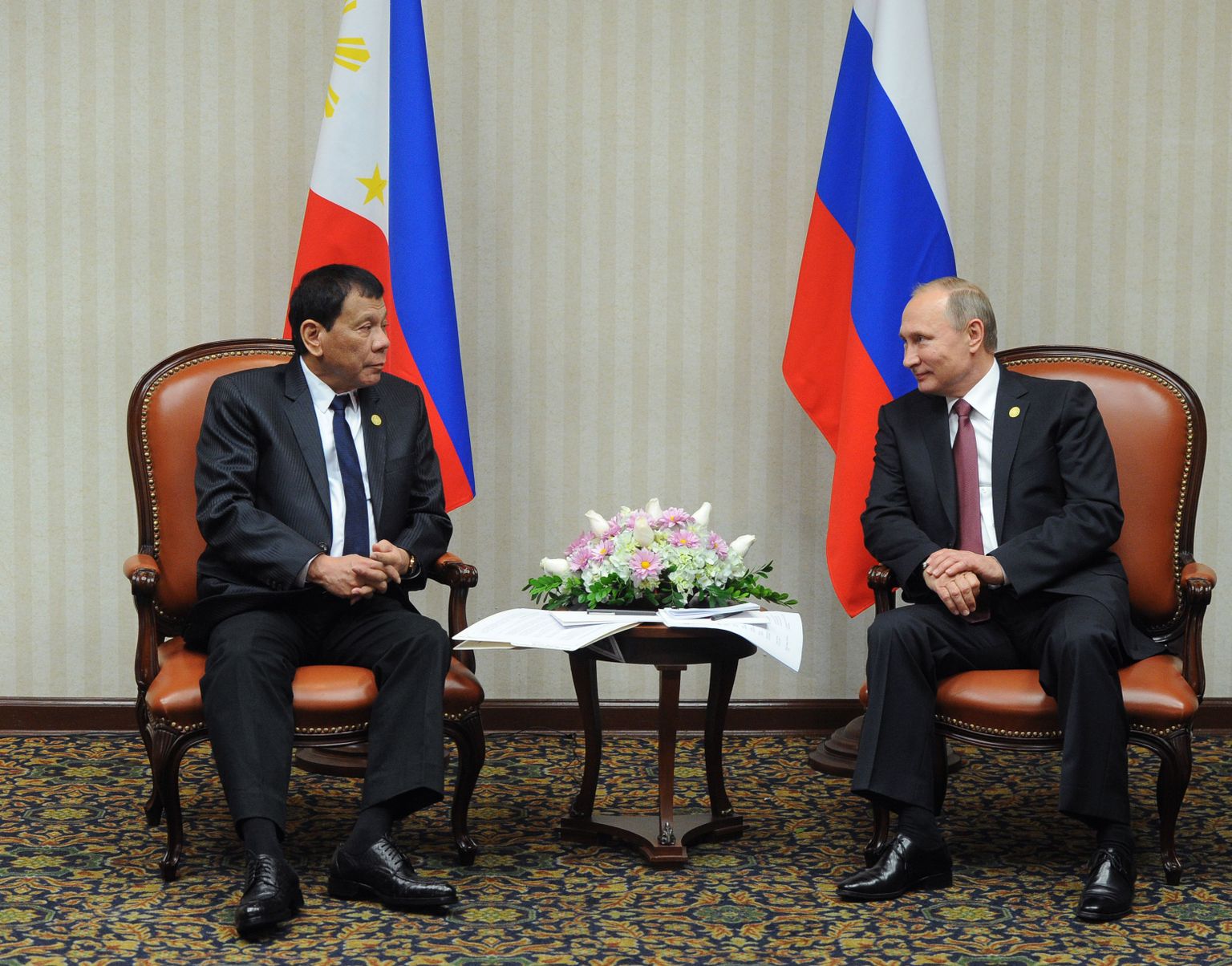 Vene riigipea Vladimir Putin ja  Filipiinide president Rodrigo Duterte kohtusid eile APEC foorumil Peruu pealinnas Limas.