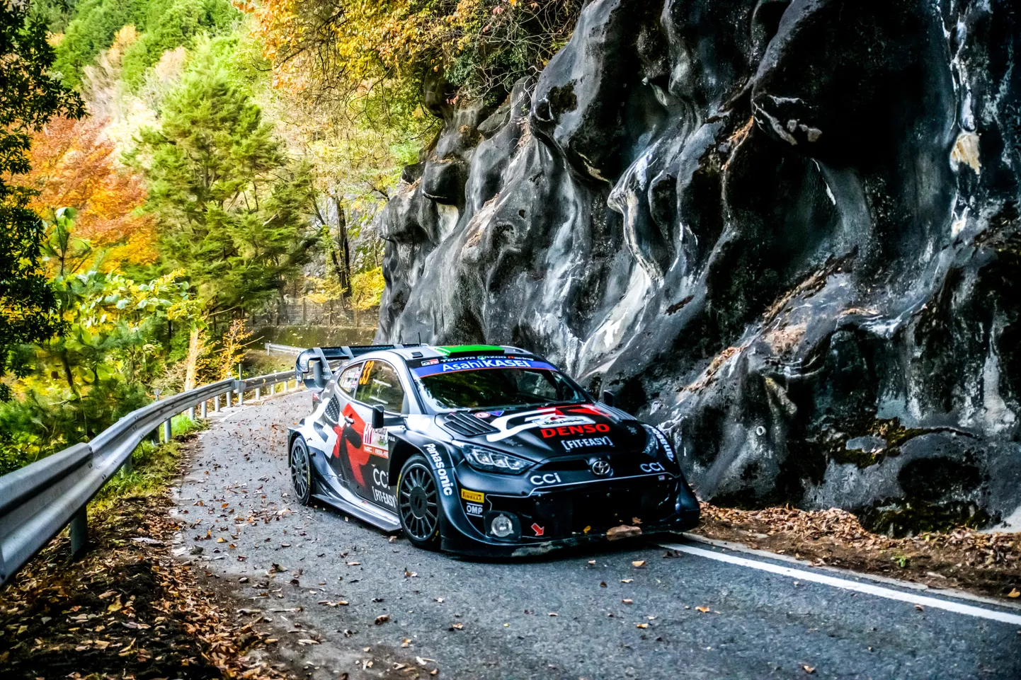 Eflyn Evansi Toyota Yaris Rally1-auto Jaapani rallil. 2025. aastal Toyotas täishooaega sõitvatest meestest on tema kõige vanem rallisõitja.