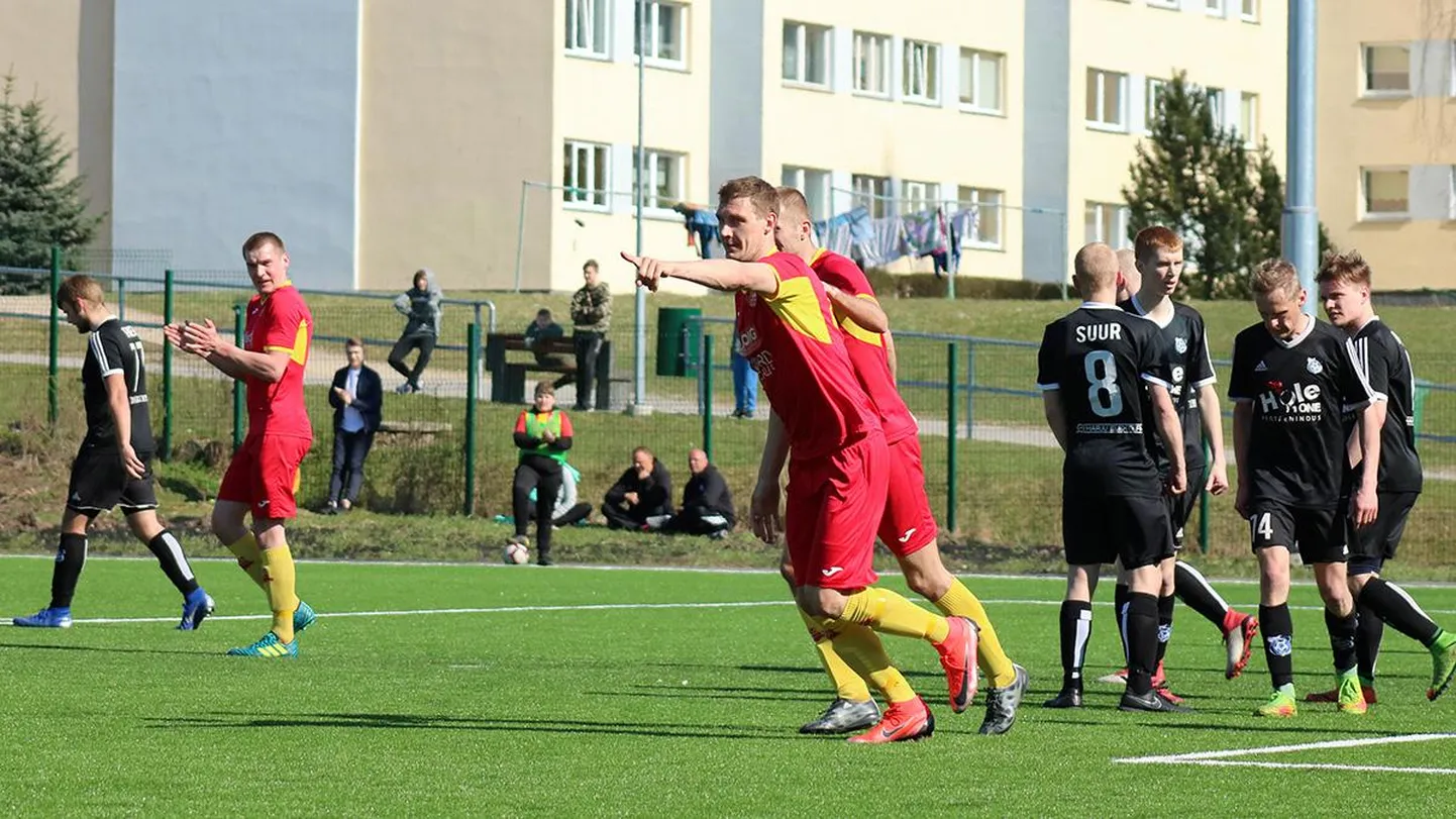 Lauri Pilv (esiplaanil) rõõmustab viigivärava üle.