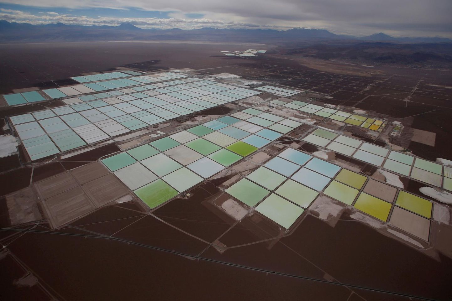 Liitiumikaevandus Atacama soolatasandikul Atacama kõrbes Tšiilis. 