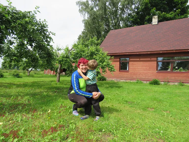 Oliver Kõvask koos ema Reedaga