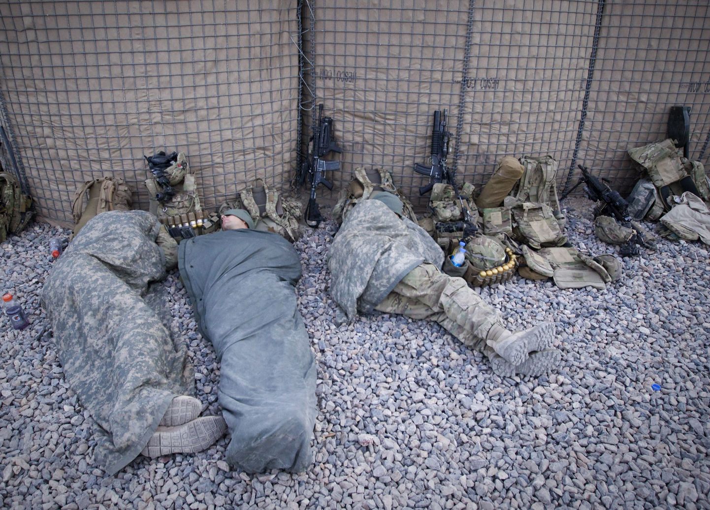 Ameerika Ühendriikide sõdurid lõõgastuvad enne Kandahari provintsis Zahri rajoonis ees ootavat ühisoperatsiooni afgaani sõduritega.