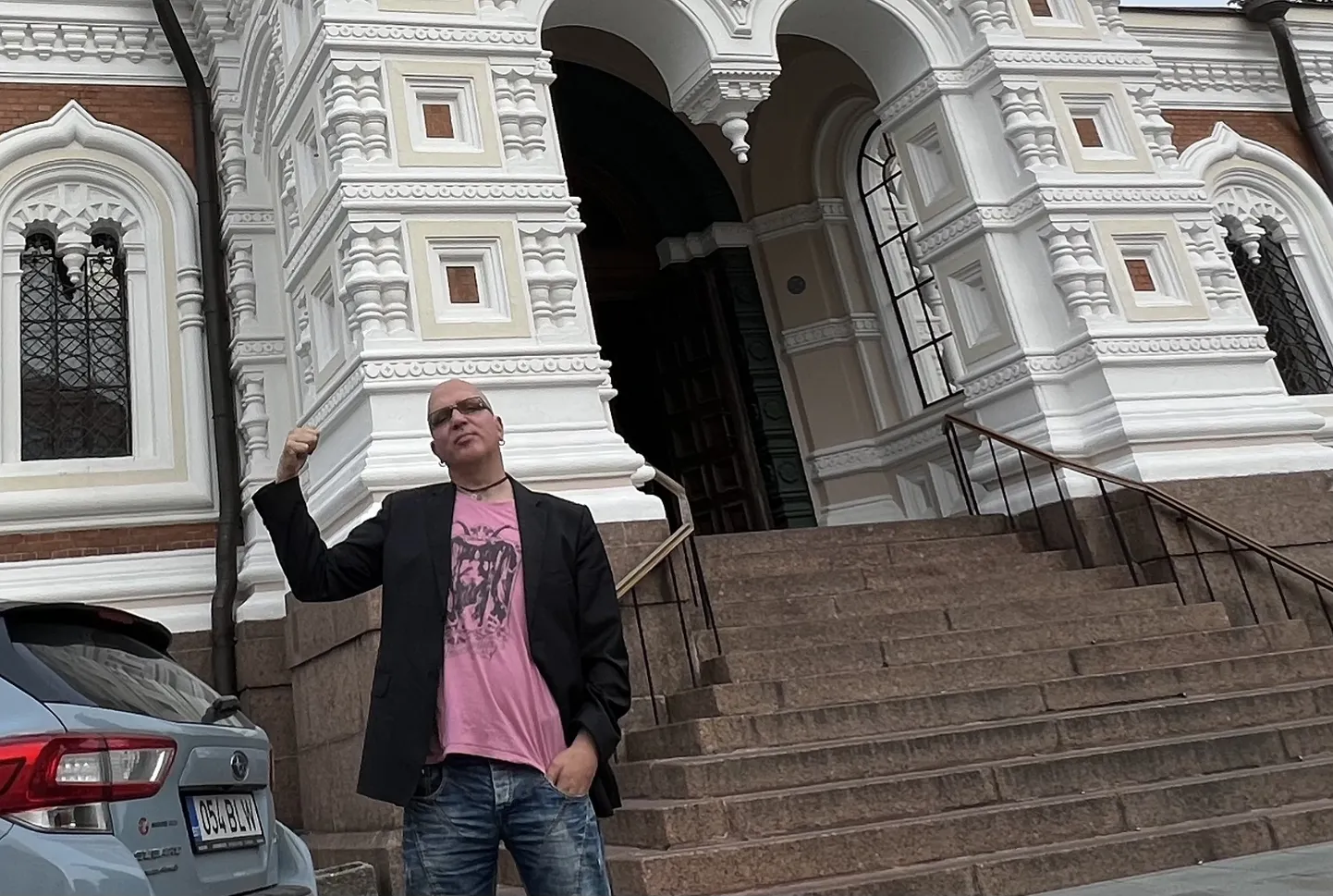 Juku-Kalle Raid Nevski kiriku ehk sibulakuuri ees