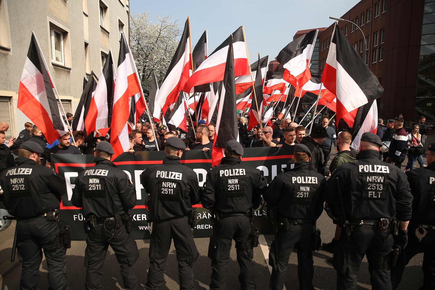 Paremäärmuslastest meeleavaldajad Dortmundis aprillis.