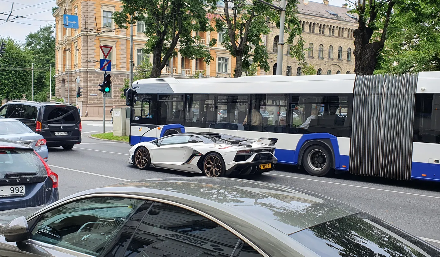 Lamborghini Aventador SVJ Roadster Rīgā