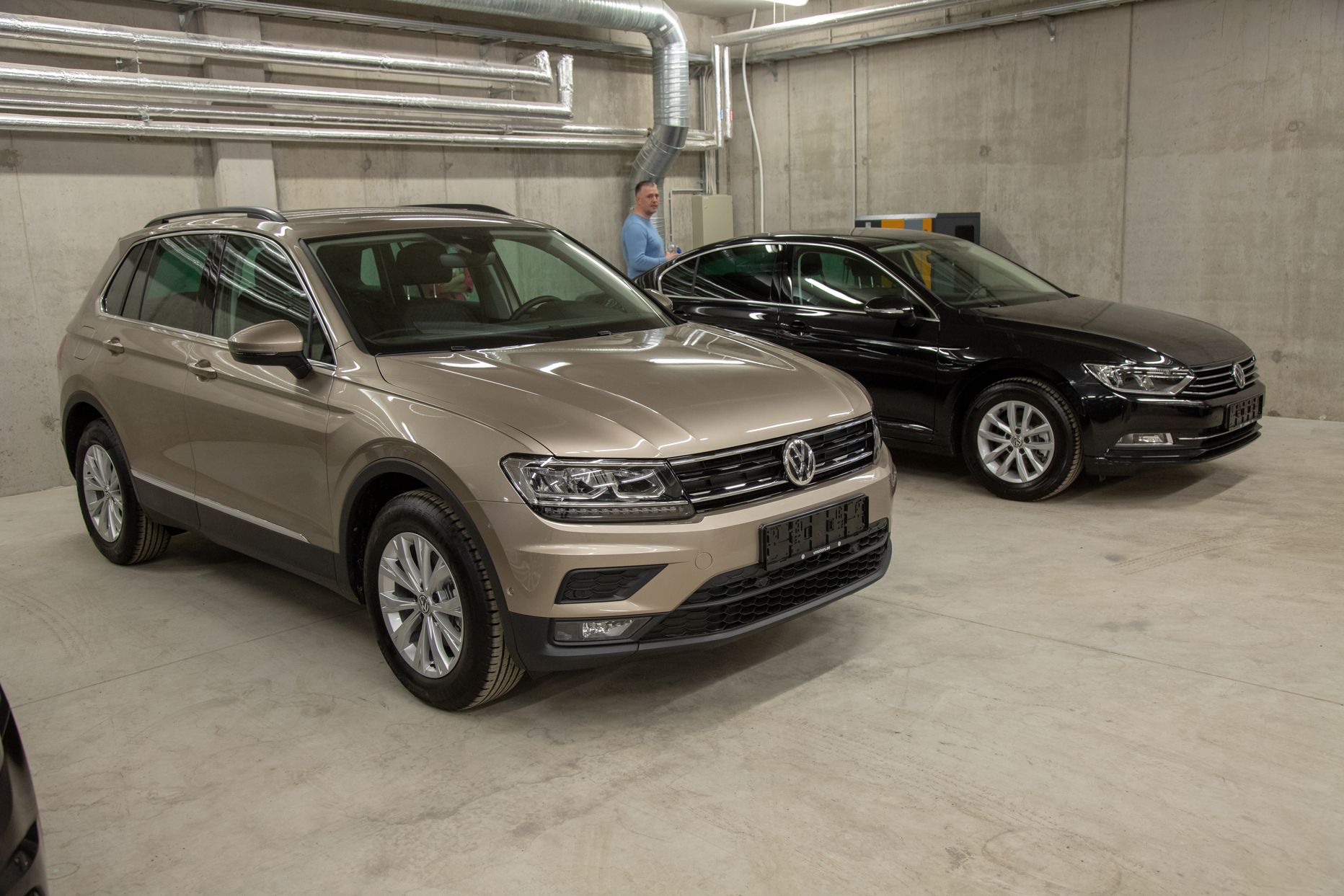 Uued autod Volkswageni esinduses. Pilt on illustratiivne.