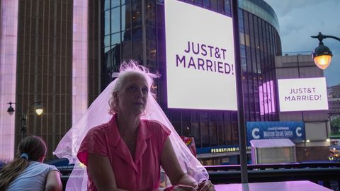 CHRISTIAN DIORI RÕIVAD, CARTIER’ EHTED ⟩ Maailma rikkaim naismuusik abiellus