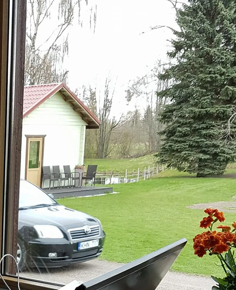 Sotsiaalmeedias levib sõnum, milles hoiatatakse Häädemeeste vallas Kabli kandis sõitva Leedu numbrimärgiga auto eest, millega liikuvad kahtlased mehed käivad majade juures ja uurivad, ega kellelgi ole hobust müüa.