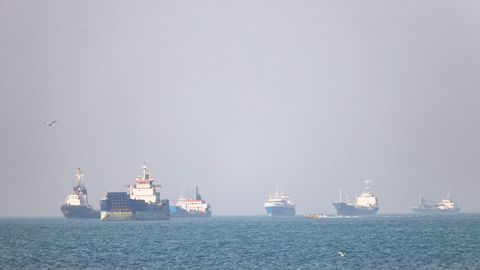 США прекращают сопровождение судов в Ормузском проливе