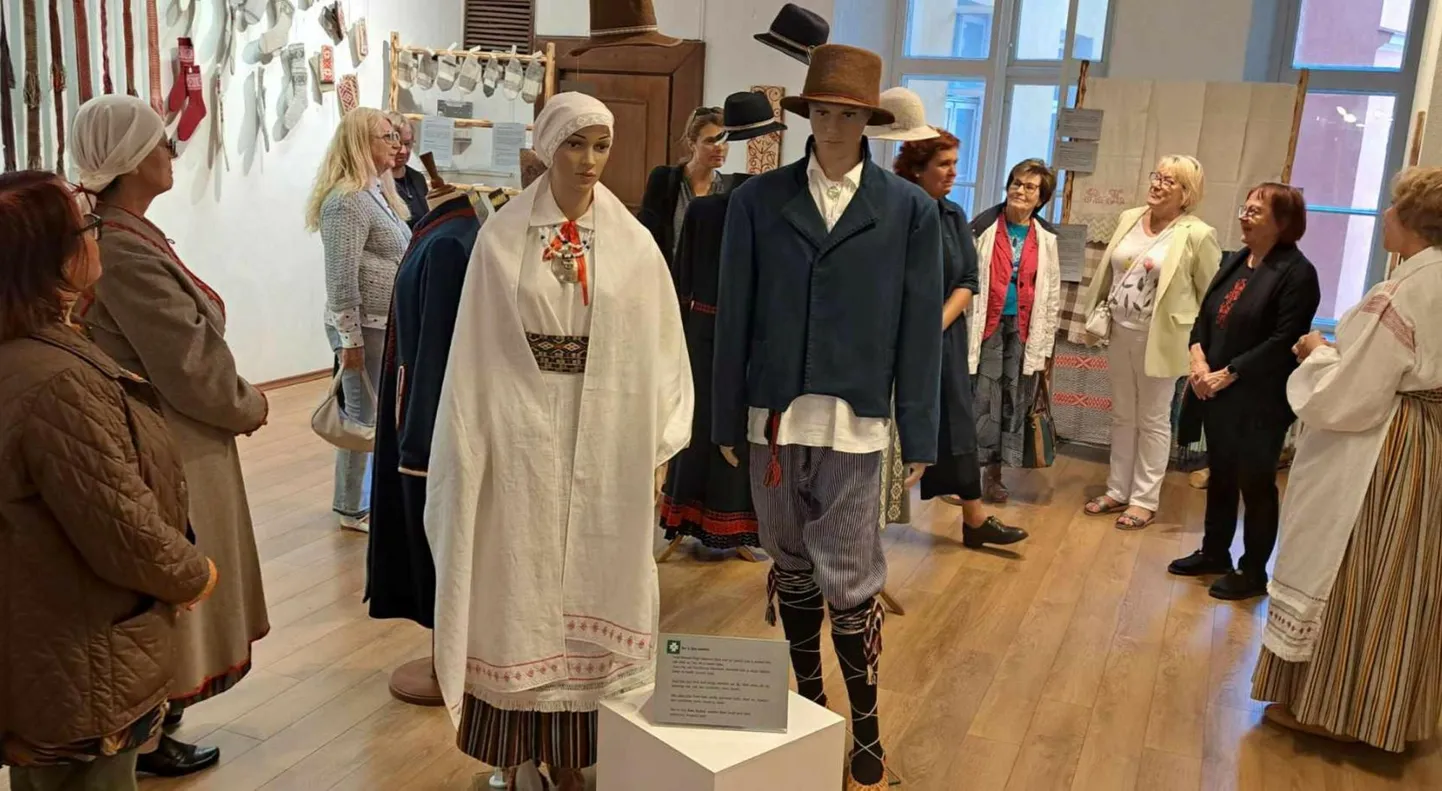 Näituse avamine Eesti käsitöö majas