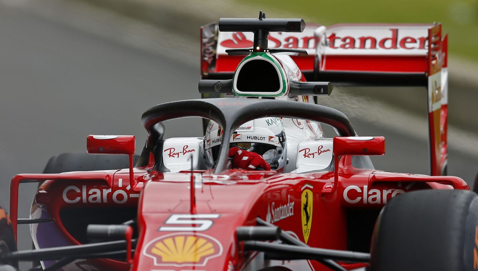 Ferrari piloot Sebastian Vettel ei tunne end Haloga vormelis kõige mugavamalt.