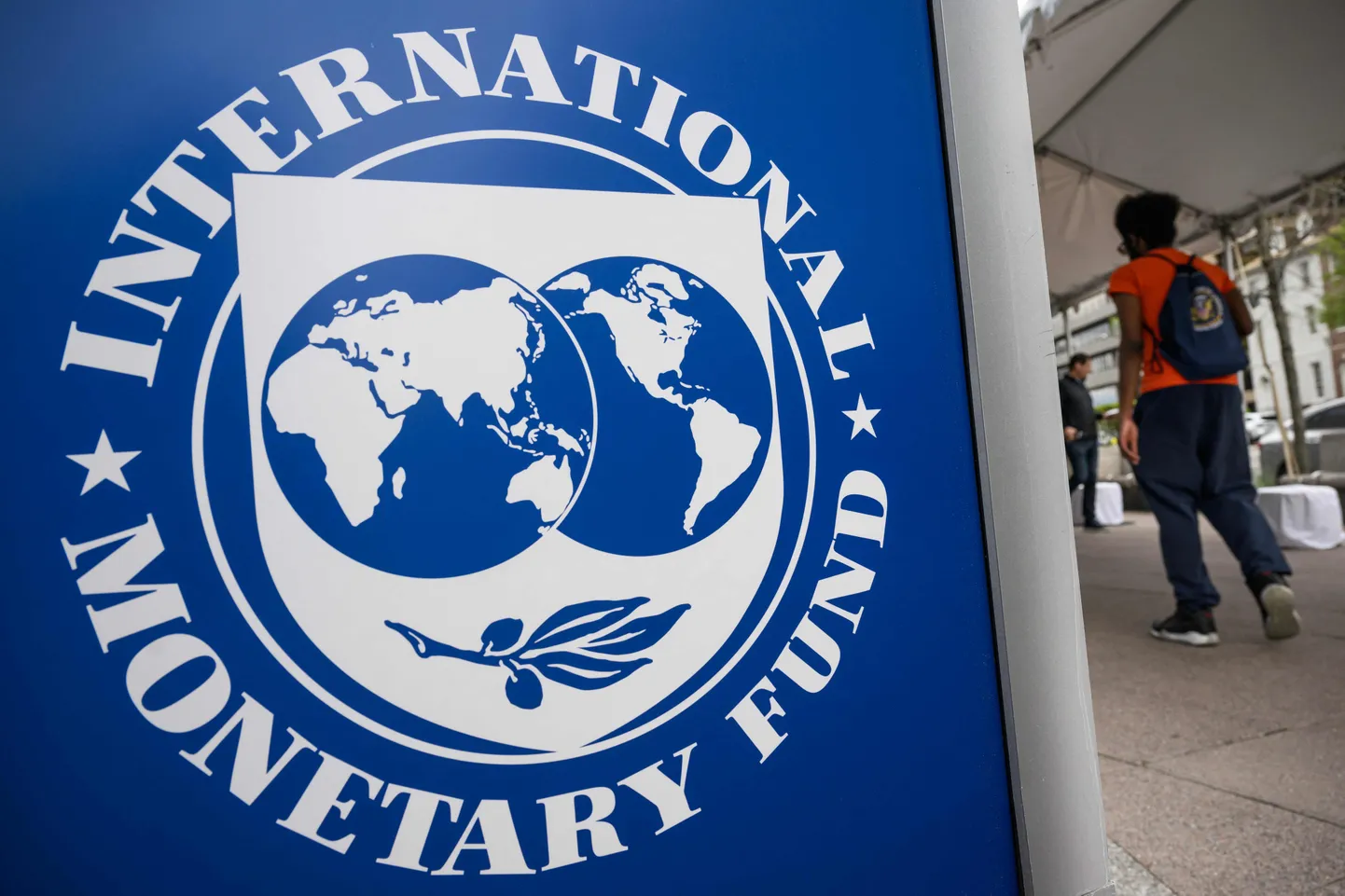 IMF soovitab Eestil suurendada maksukoormust ja pidurdada avaliku sektori palgakasvu.