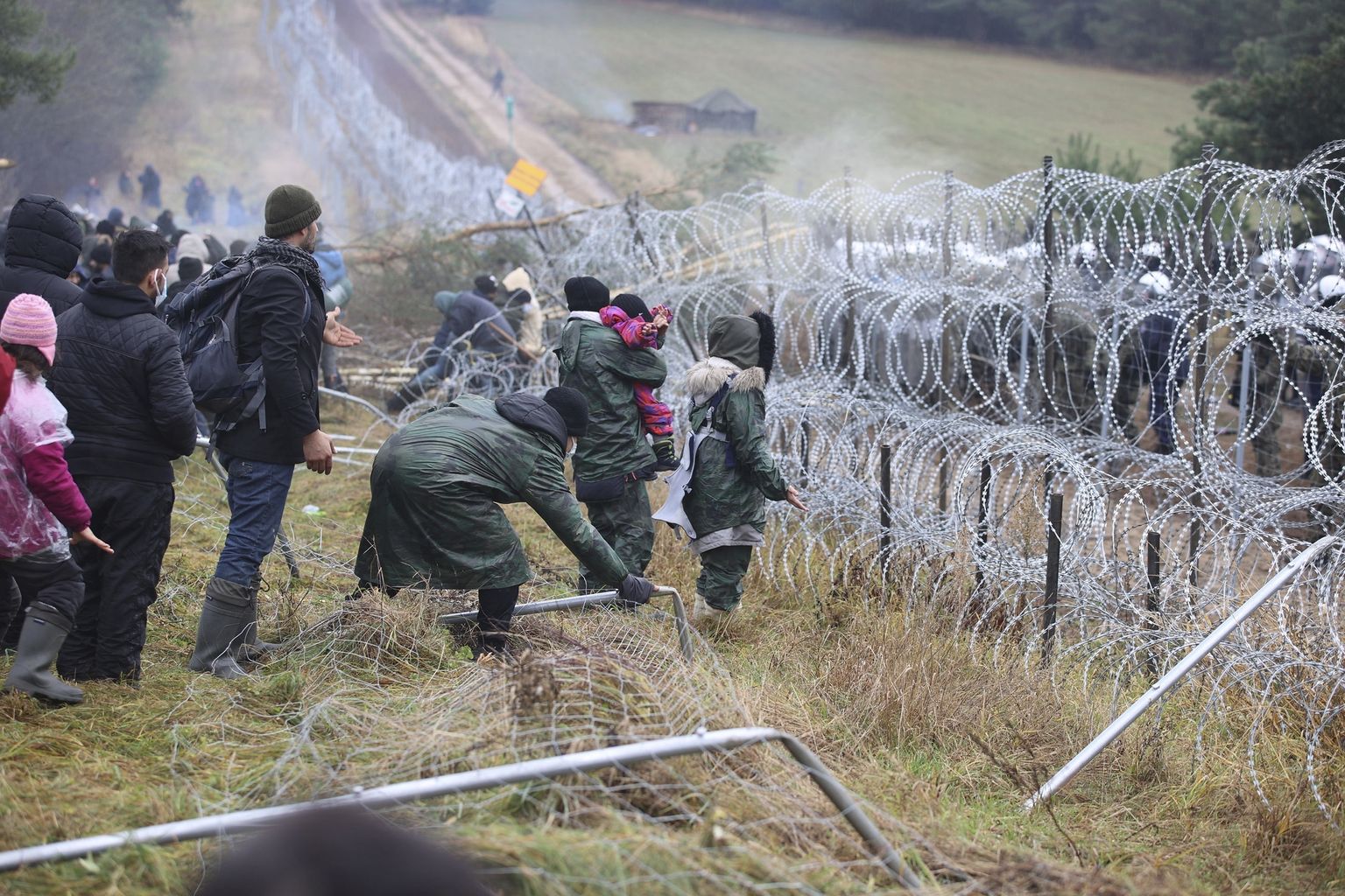Migrandid mullu novembris Hrodna piiripunktis Valgevenes, üritamas pääseda Poolasse. Hrodna asub Leedu piirist vähem kui 40 km kaugusel.