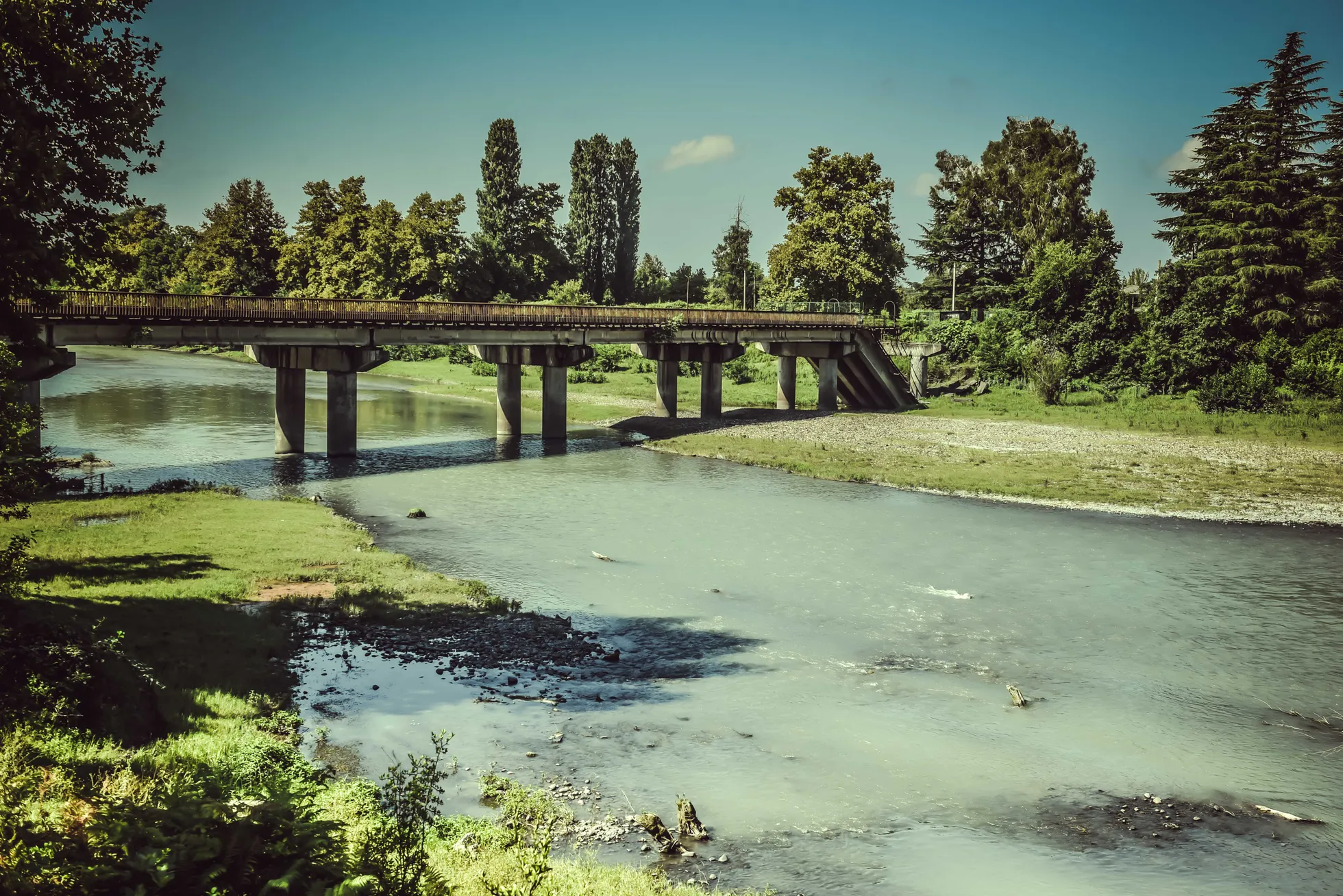 Saspridzināts tilts pār Inguri upi