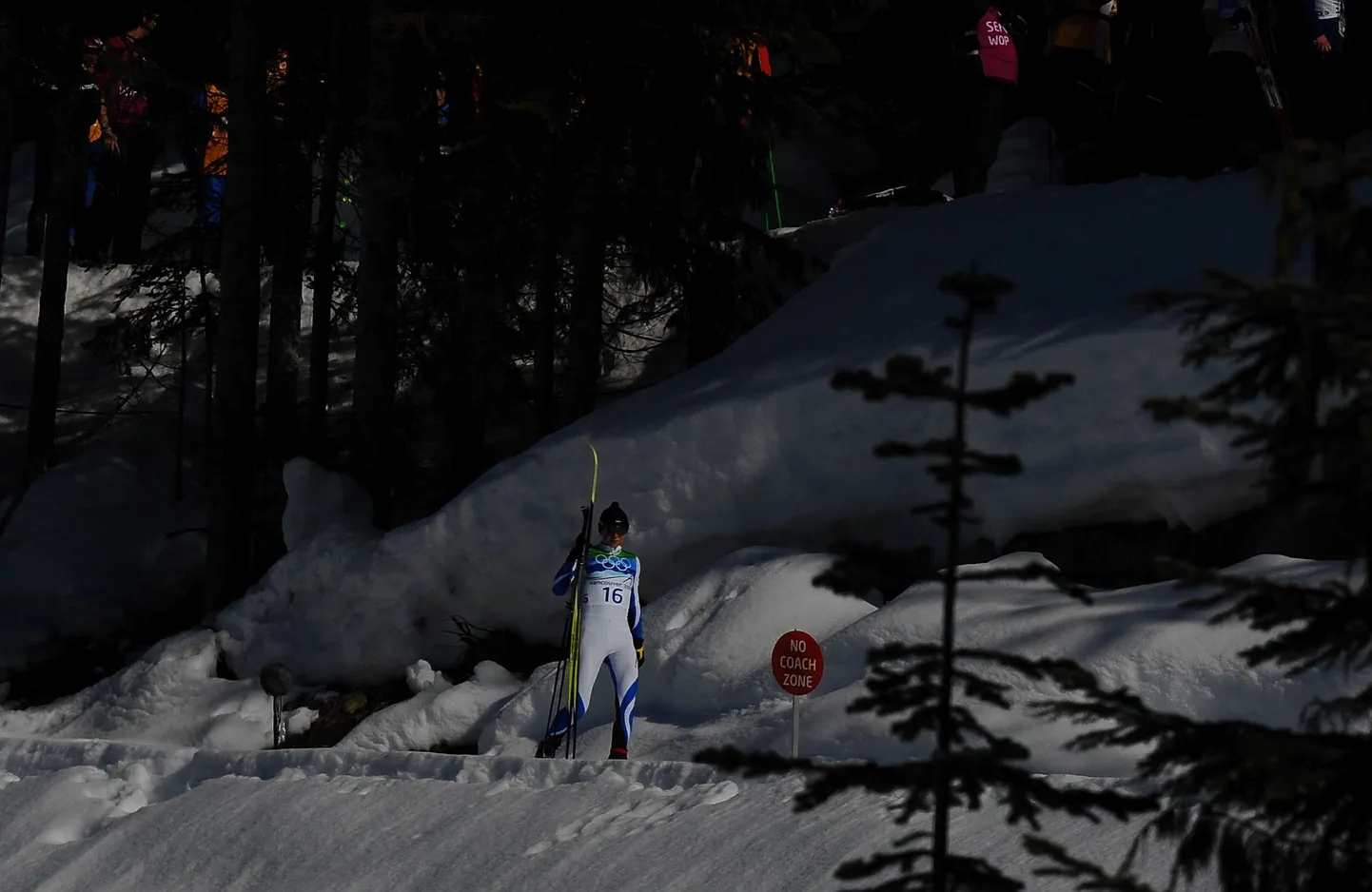 Kristina Šmigun-Vähi jättis suusavahetusega sõidu pooleli.