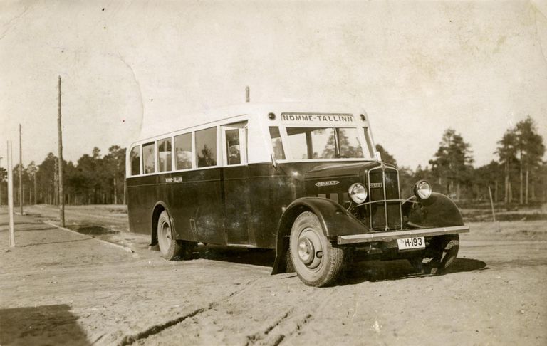 Автобус, следующий по маршруту Таллинн-Нымме. 1940 год.