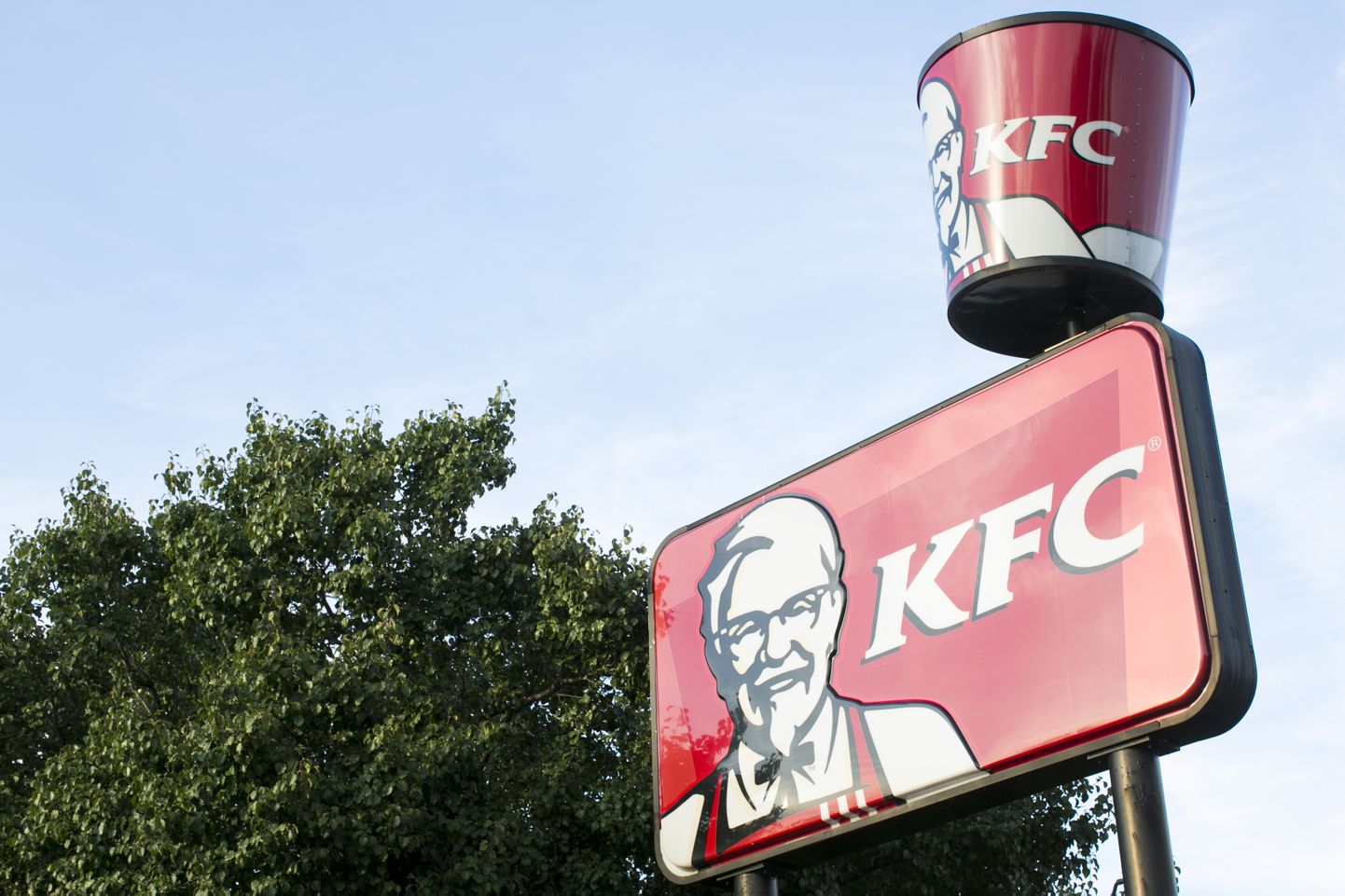 Kiirtoidukoha KFC endisest köögist avastati narkootikumide smugeldamiseks kasutatud tunnel.