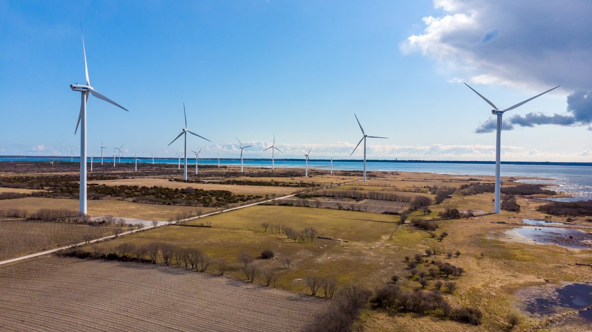 TUULIKUTEMERI: Gotlandi lõunatipus Näsuddeni poolsaarel kõrgub sadakond tuulikut.