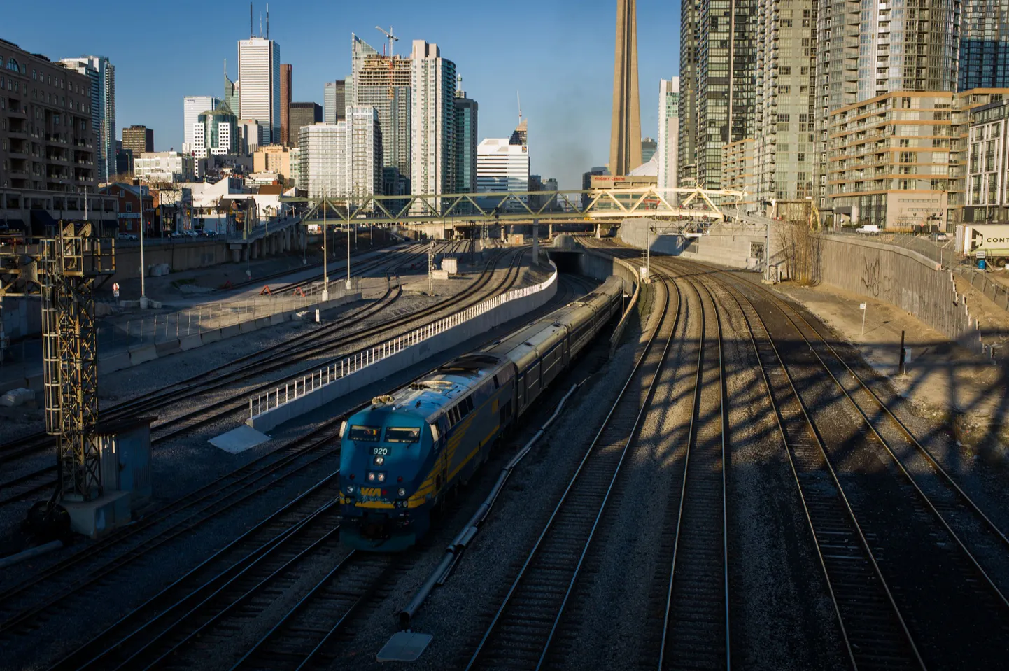 Raudteefirma VIA Rail reisirong Torontos.
