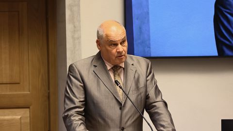 VÕIMUVAHETUS NARVAS ⟩ Narva linnapeaks sai Katri Raigi asemel jälle Jaan Toots