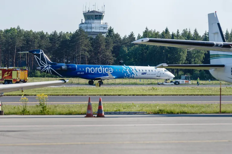 Самолет компании Nordica.