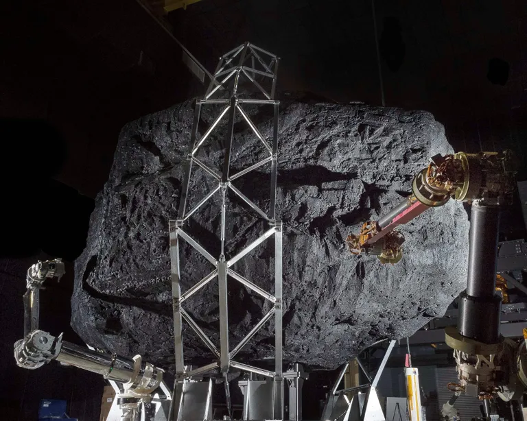 NASA prototüüp kosmosekivi vedava kosmoselaeva haaratsitest. /NASA/JPL