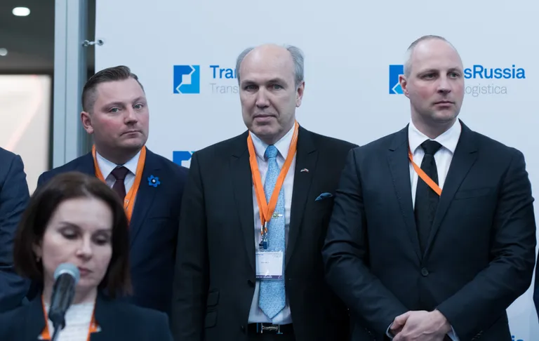 Открытие выставки TransRussia в Москве. На фото: руководитель парламентской группы по поддержке транзита Денис Бородич (Партия реформ), глава экономической комиссии Рийгикогу Айвар Кокк (IRL) и госсекретарь Министерства сообщения Латвии Каспарс Озолиньш/ Автор фото: