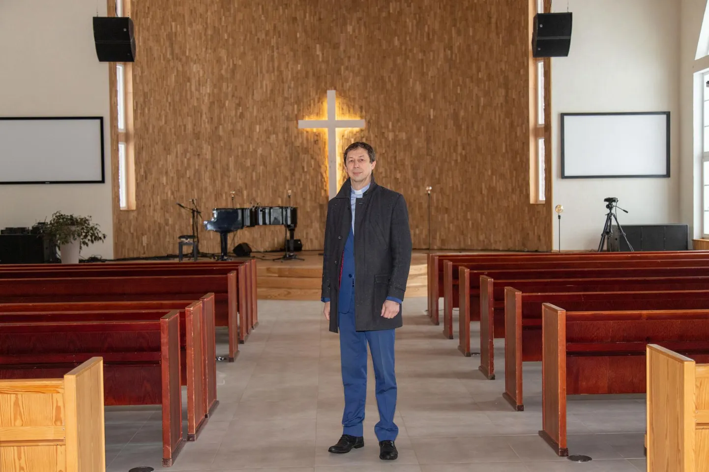 Viljandi baptisti koguduse pastor Allan Helde ütles, et kirik on praegu suletud, et kommunaal­kulusid kokku hoida. Jumalateenistusi saab vaadata internetist ning esmaspäeval osaleda koguduse palvetunnis Zoomis.