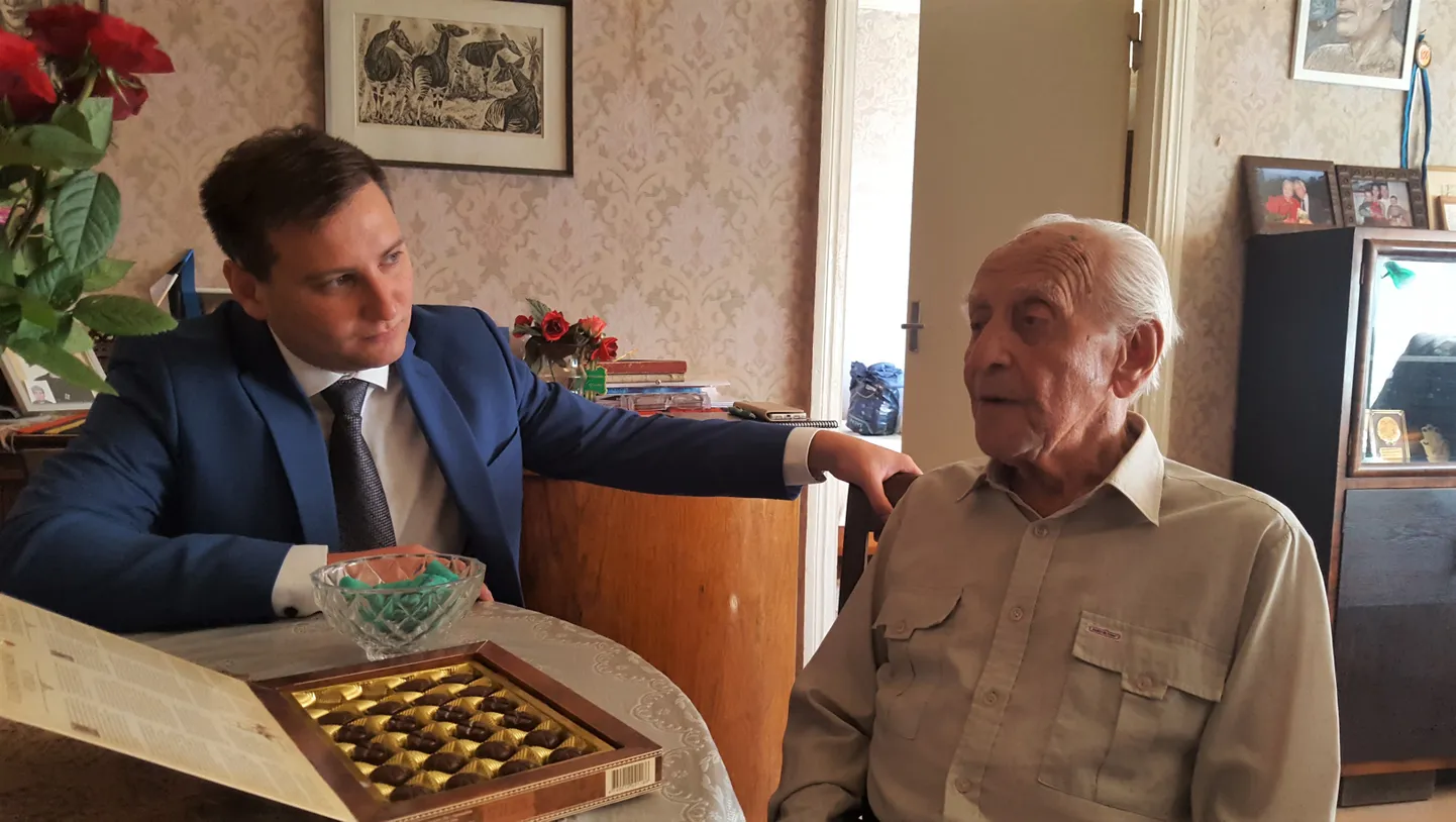 Leo Ginovker ja Kesklinna vanem Vladimir Svet.